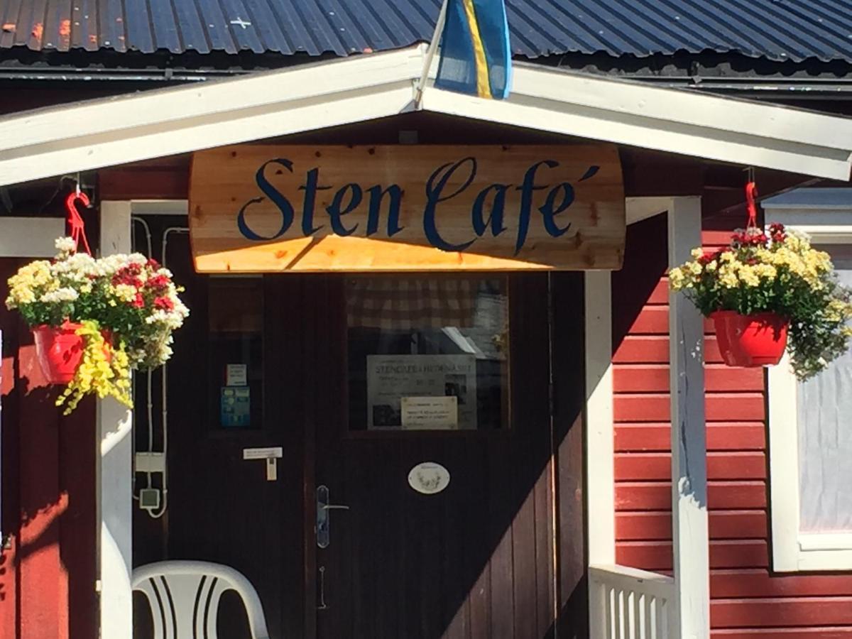 Stuga Vid Hedenaesets Stencafe Bagian luar foto