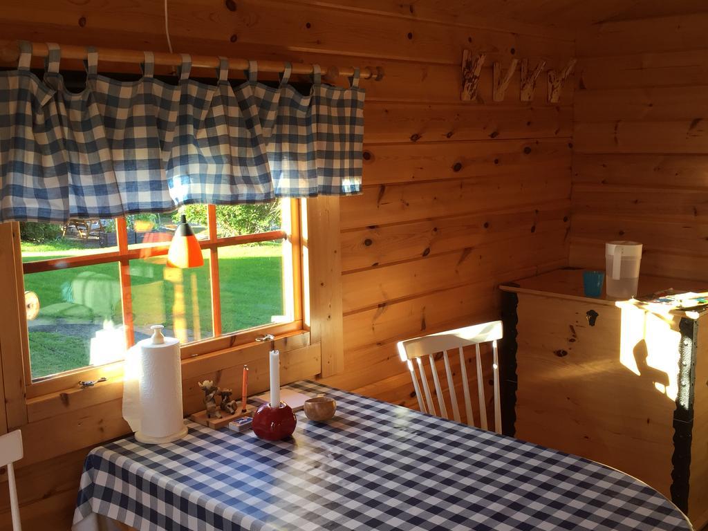 Stuga Vid Hedenaesets Stencafe Bagian luar foto