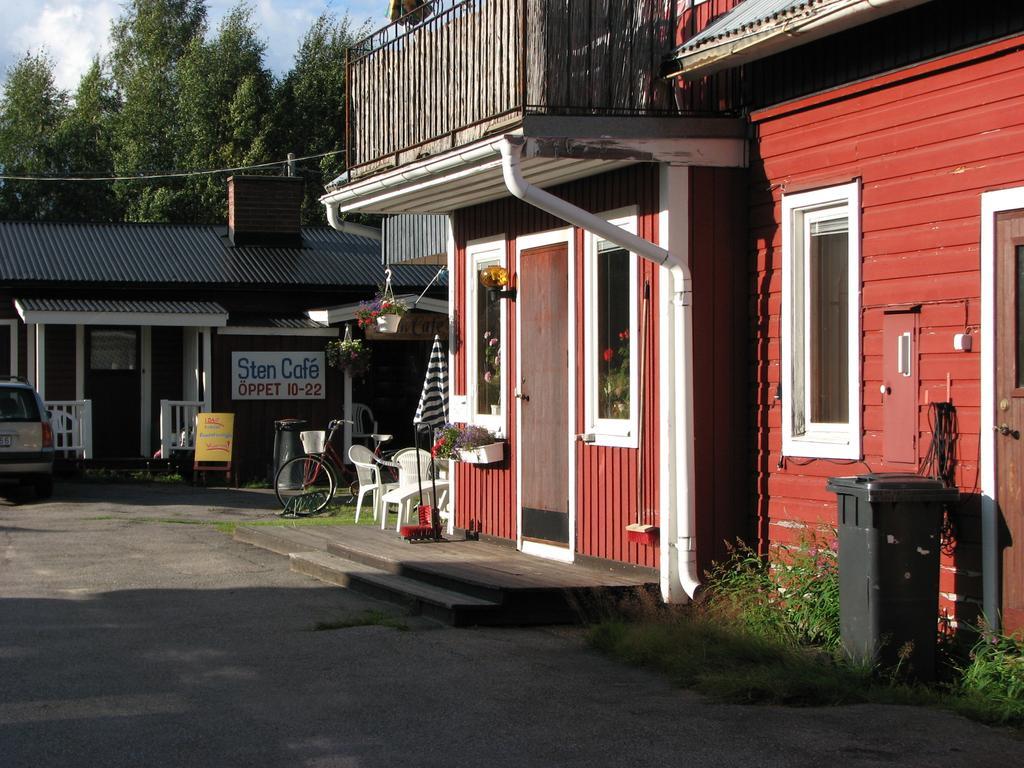 Stuga Vid Hedenaesets Stencafe Bagian luar foto