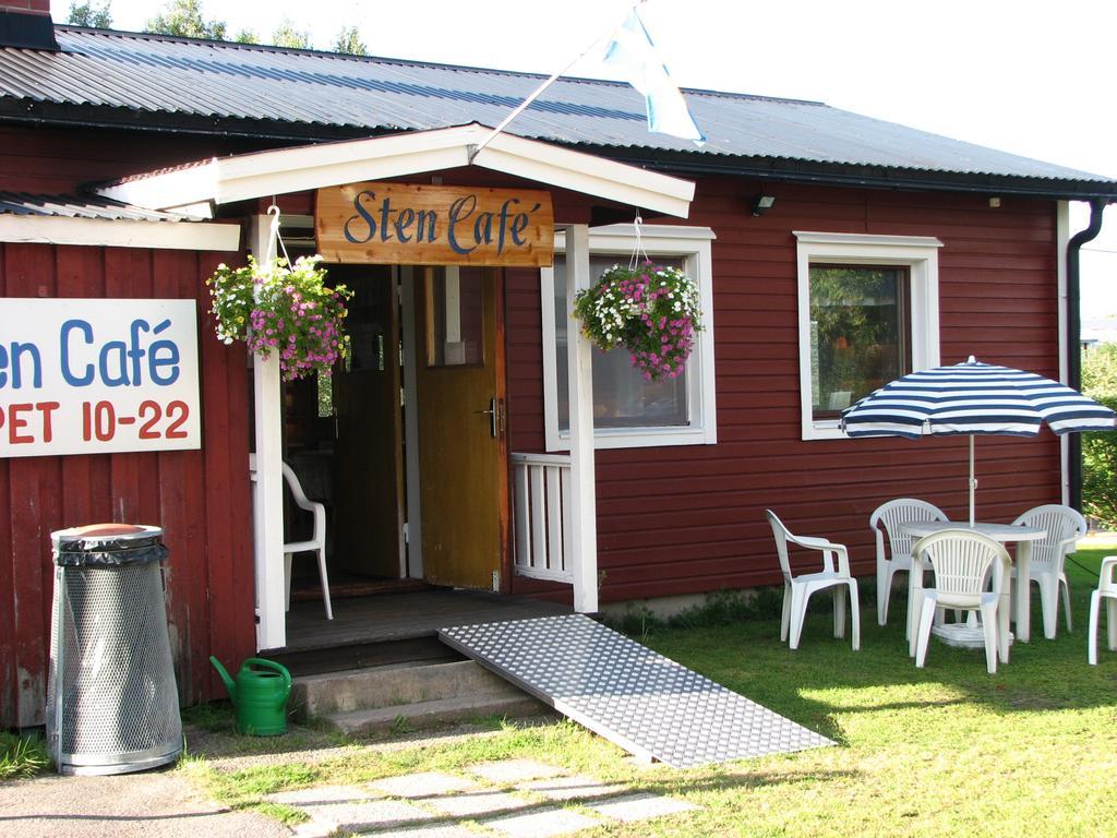 Stuga Vid Hedenaesets Stencafe Bagian luar foto